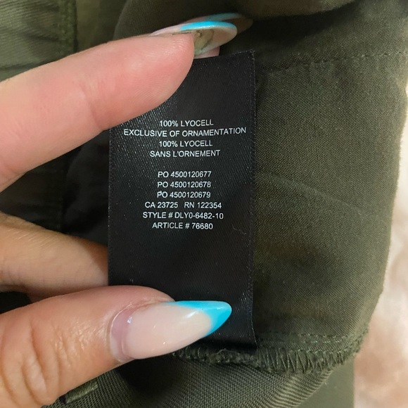 ARITZIA The Group by Babaton cropped pant - olive green, sz small - Picture 4 of 5